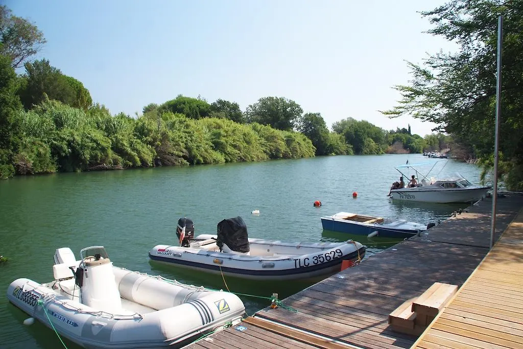 Camping La Barque Hotel Saint Aygulf Campsite